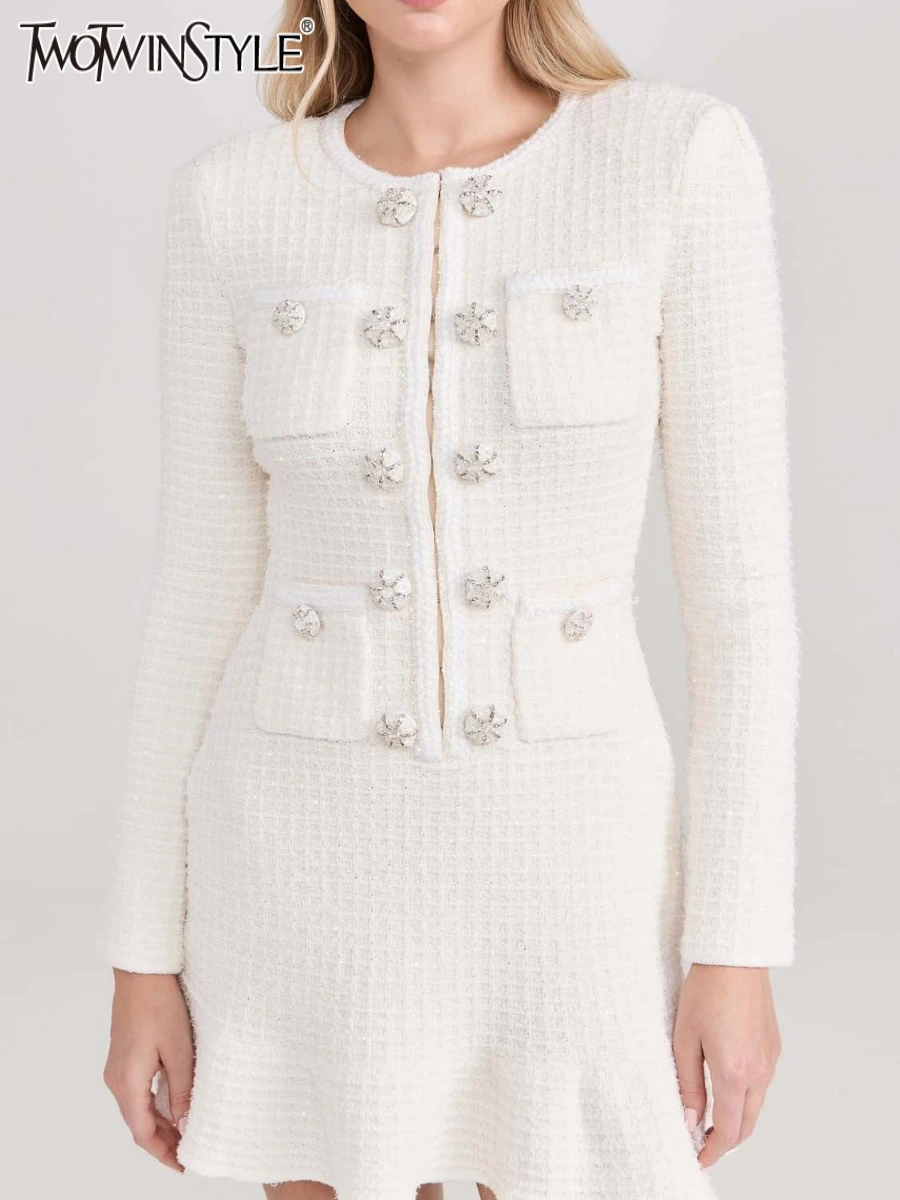 

TWOTWINSTYLE однотонные утягивающие платья на пуговицах для женщин, элегантное платье с круглым вырезом и длинными рукавами, лоскутное платье с карманами, женское новое