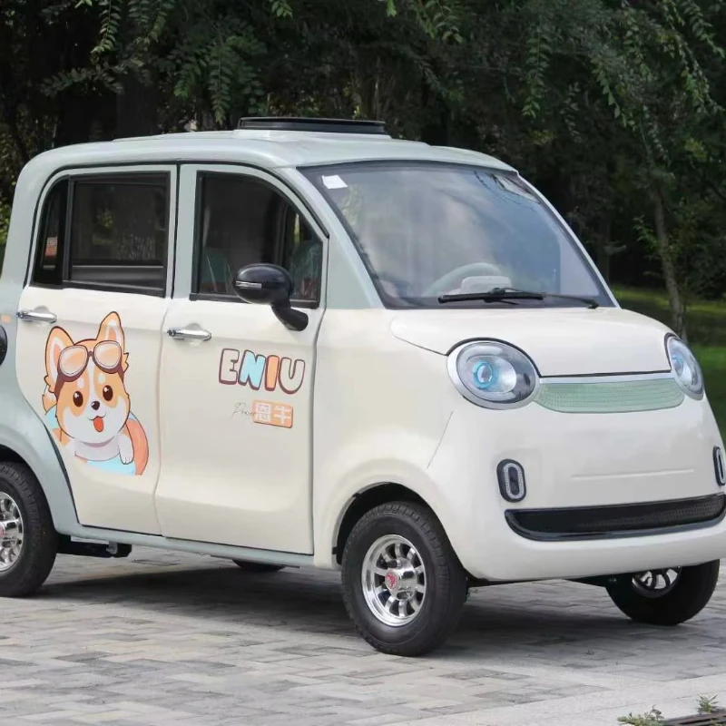 Cute and spacious small family smart car, four doors, high cruising range