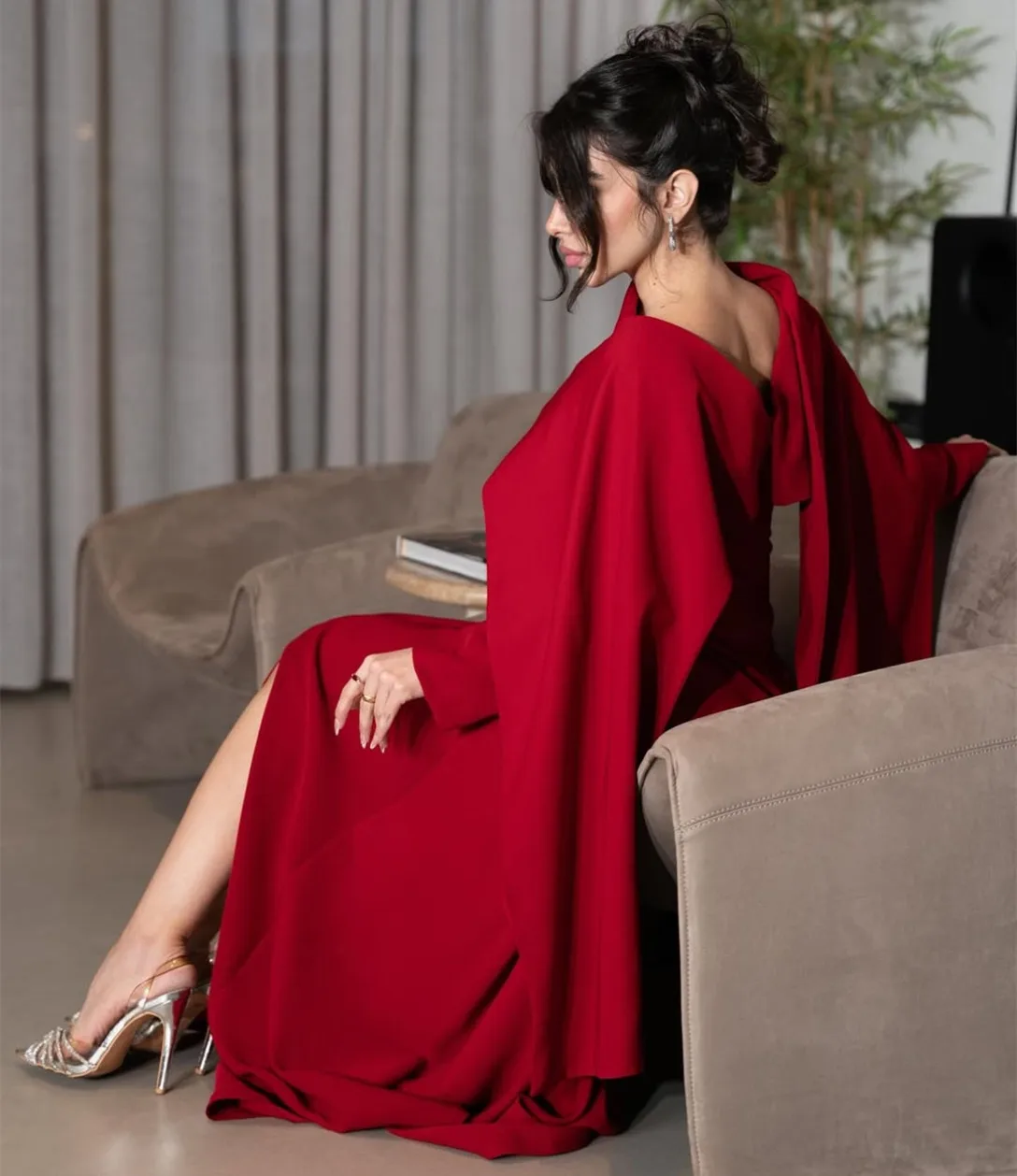 Abiti da sera corti rossi personalizzati con scollo quadrato a sirena con spacco e abiti da ballo in crêpe con cerniera alla caviglia per donna