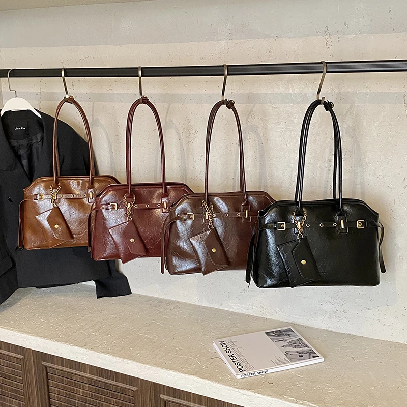 2025 Winter Glossy PU New Style Shell Shoulder Bags Solid Zipper Stylish Design Large Capacity High Quality Handbags for Women