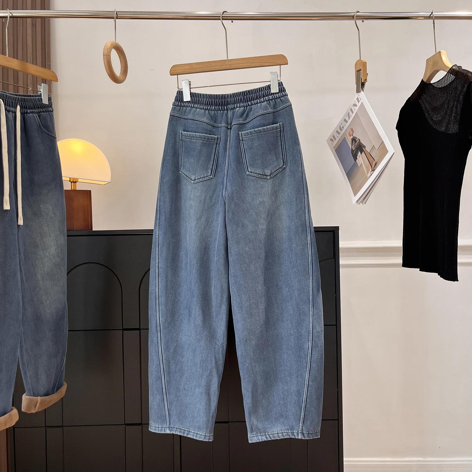 بنطلون جينز نسائي سميك من قماش الدنيم بلون الزيتون، تصميم مستقيم الساق بخصر طبيعي، أسلوب بسيط ودافئ لفصل الخريف #1