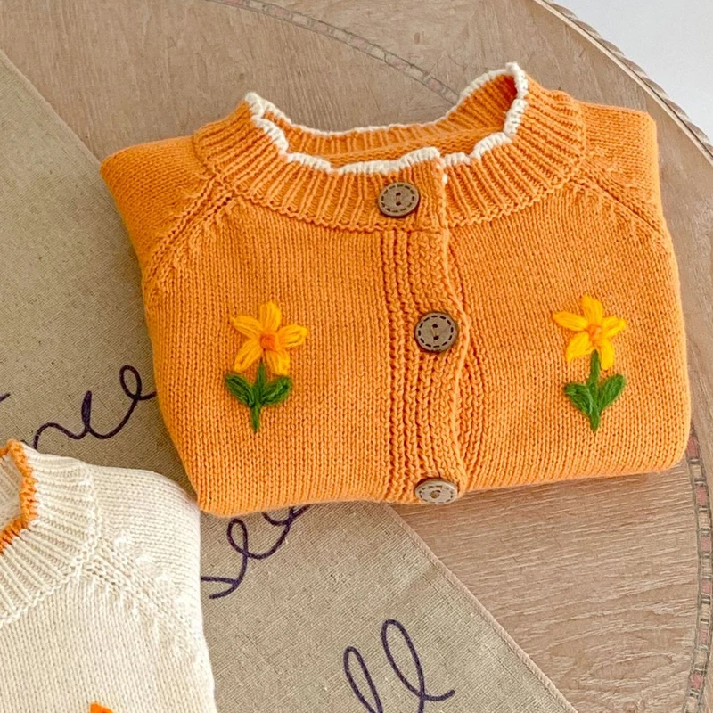 Autumn new baby clothing, 0-3 year old girl baby coat hand embroidered flower knitted sweater cotton yarn long sleeved cardigan