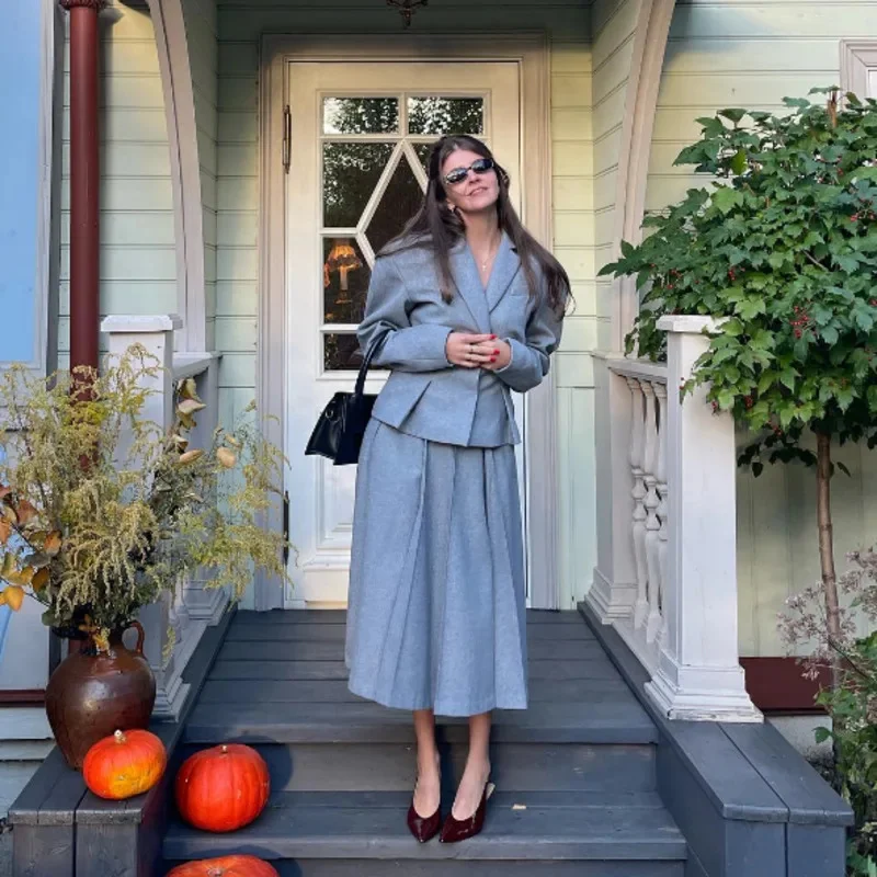 Conjuntos de falda Maxi plisada gris elegante para mujer, chaquetas con botones y bolsillos de solapa lisos, trajes, ropa de calle para ir al trabajo de otoño 2024