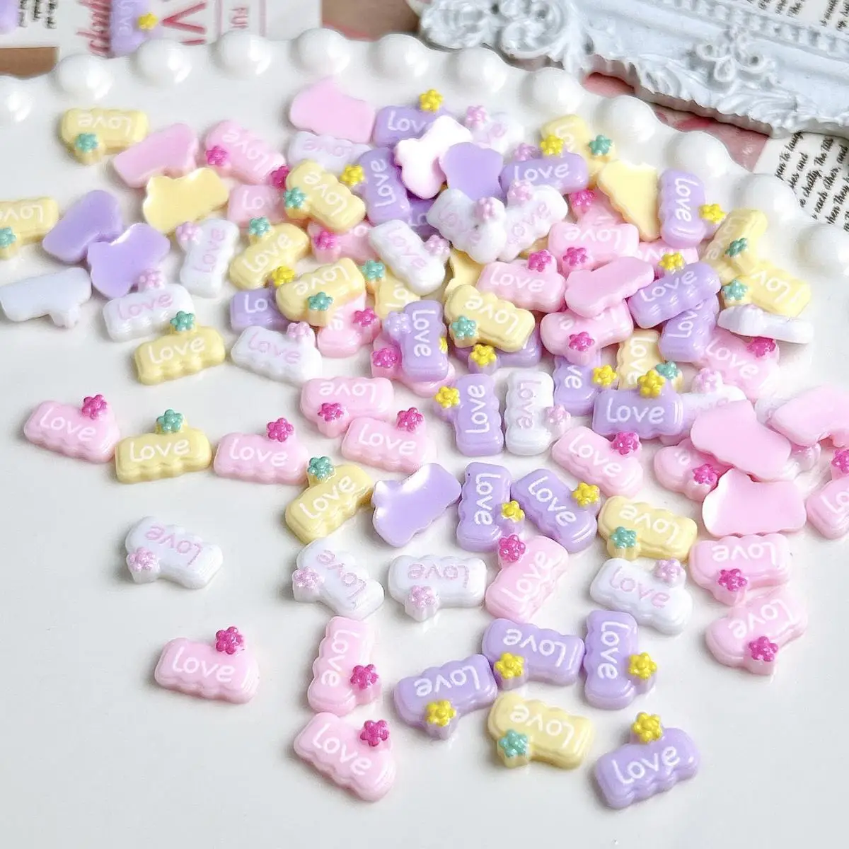 50PCS Creative Novelty Chocolate Resin Nail Charms Minimalist Colorful Flower Alphabet Chocolate Nail Art Decorations DIY Nails