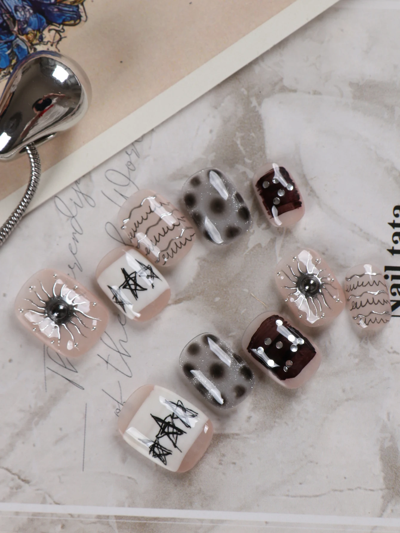 10 faux ongles à coller, court - Nail Adhesive Tab avis et prix