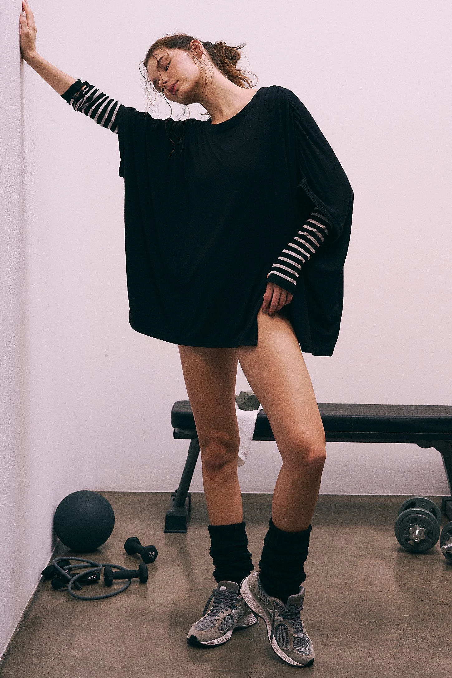 

Новая летняя 3-цветная свободная спортивная футболка Batwing Sve Ba Hollow, женская повседневная длинная футболка премиум-класса Faion