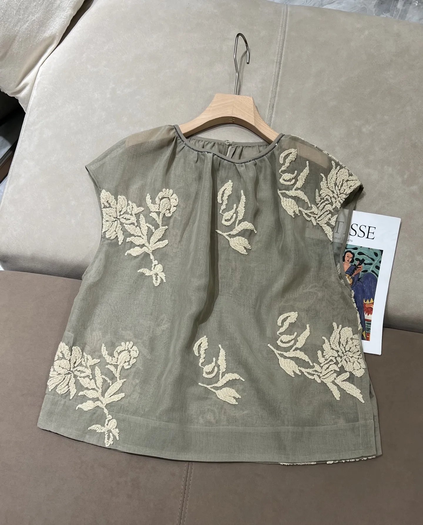 

2026 Spring/Summer New Arrival: High-Quality, Stylish, And Casual Embroidered Top For Women