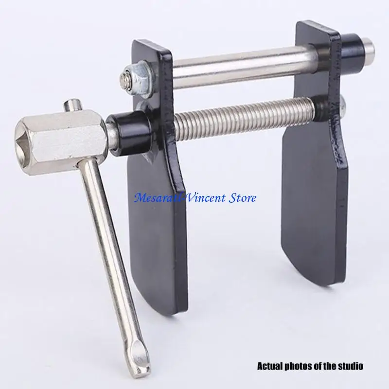 

A70F Professional Disc Brake Caliper Tool Offering Accurate Brake Pad Separation and Enhances Stability for Mechanic