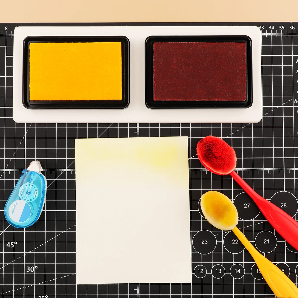 Non-Slip Silicone Corner Ink Pad Holder L-Shape Rectangle / Square / Mini Inkpad Mat To Help Ink Pad Stay Put On Smooth Surfaces