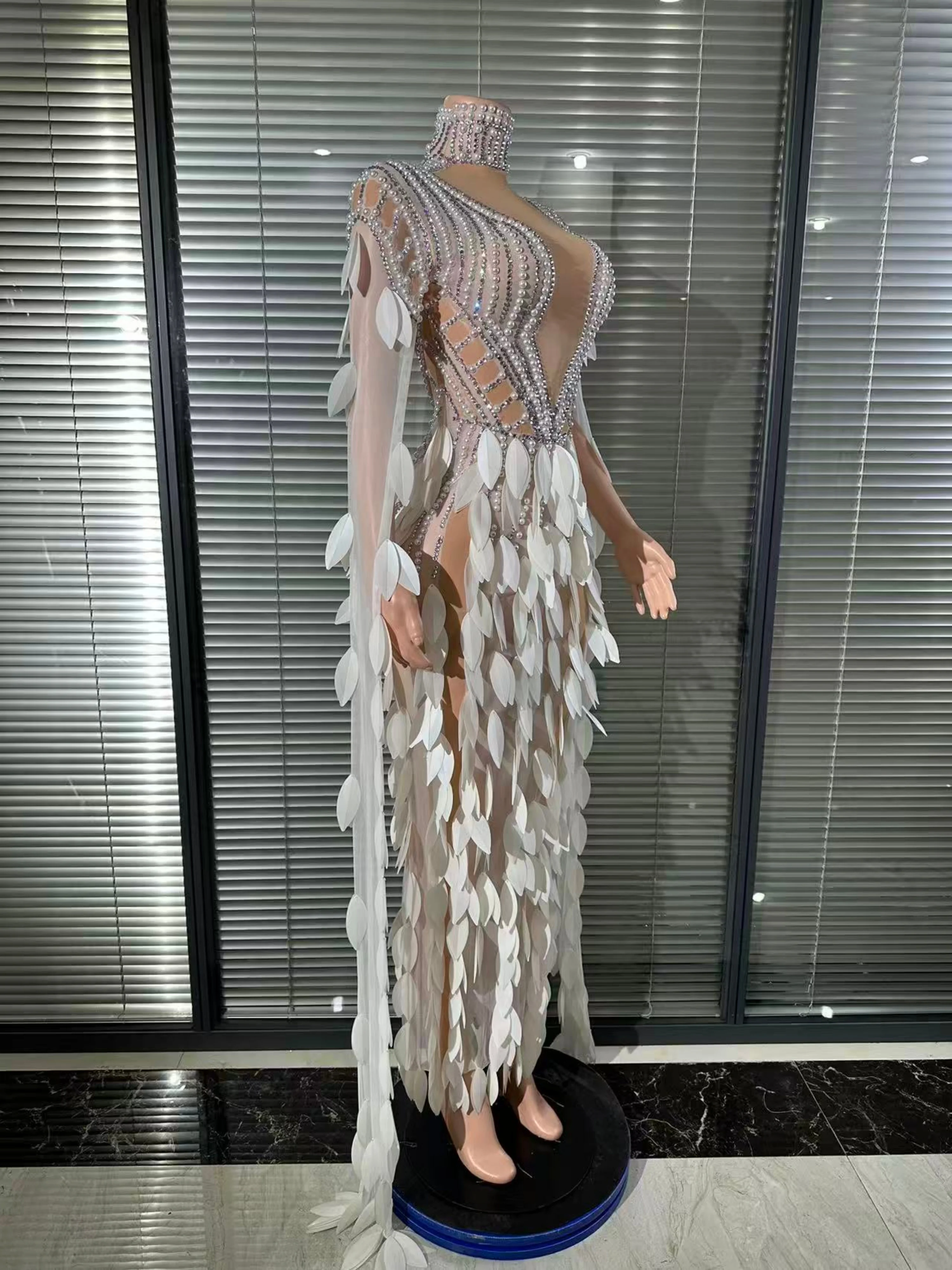 Saia Clássica de Tule Branco em Camadas para Apresentações em Tapetes Vermelhos, Festa Noturna, Vestido Elegante com Decote Coração e Cristais