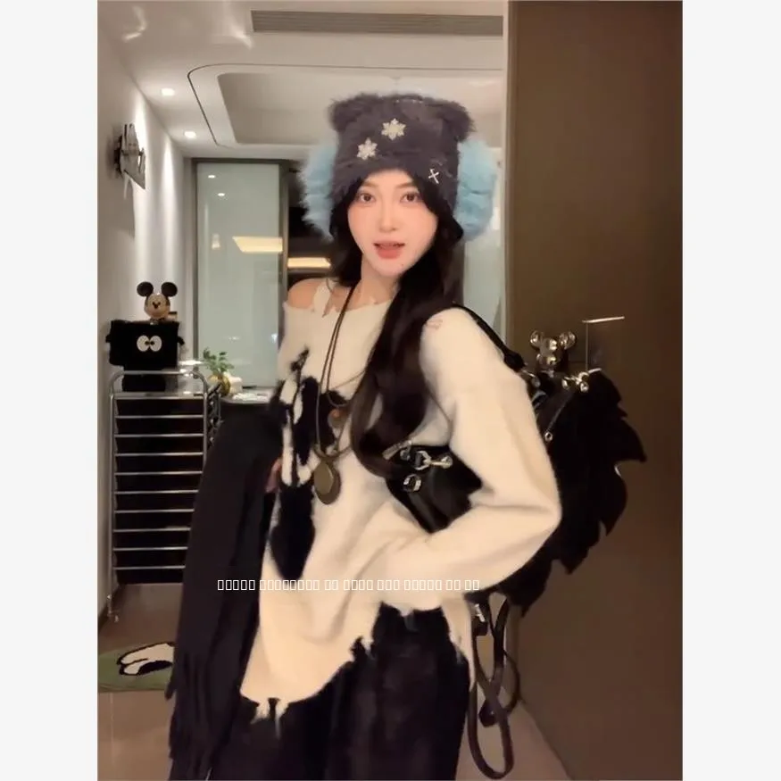 Luźny sweter damski z dzianiny na jesień i zimę, kolor Cr, styl lazy, atmosfera, poczucie Y2K, okrągły dekolt, inne materiały 00%