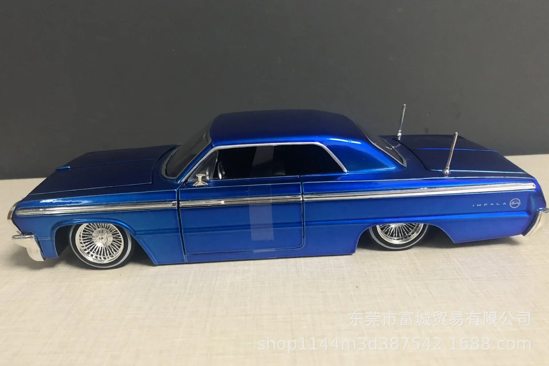 1:24 Scale Vintage Old 1964 Chevrolet IMPALA Chevy Diecasts & Toy Vehicles Car Model Metal Auto Souvenir Gift Jada