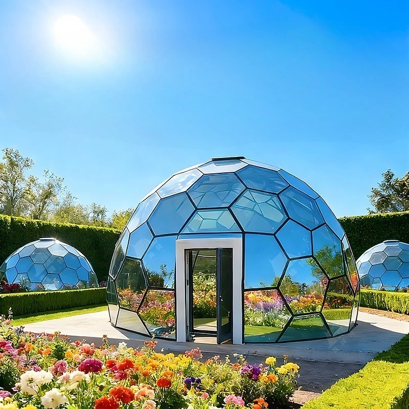

Стеклянный сферический шатер-отель для глэмпинга: дизайн и установка под ключ для роскошного панорамного кемпинга на природе