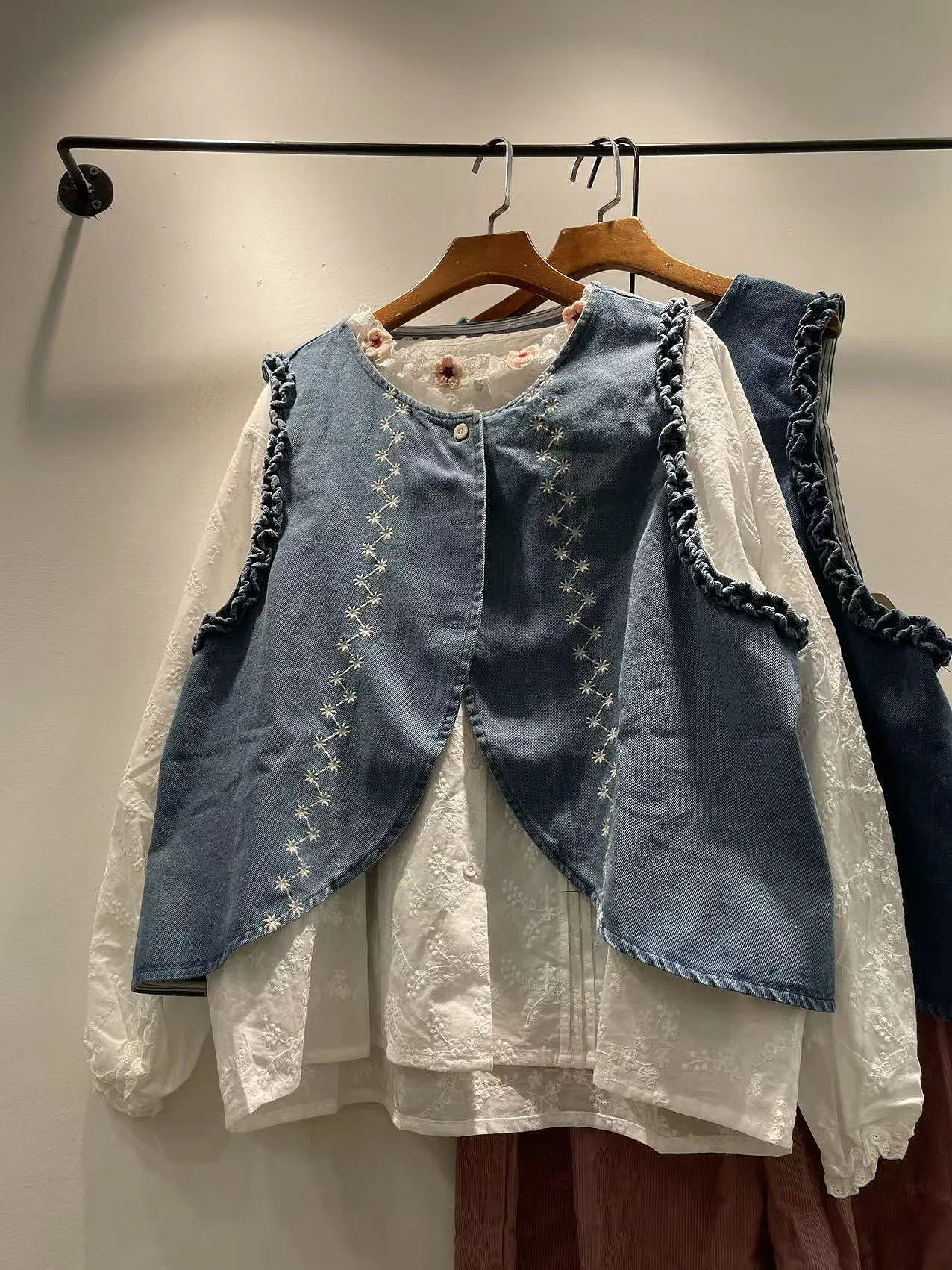 Spring Autumn Women's Loose round Neck Denim Vest Embroidered Lace Patchwork Folk Style Fashionable Comfortable Outerwear