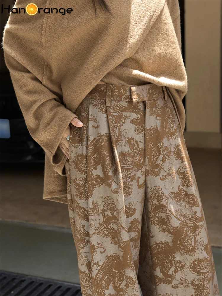 HanOrange 2025 Autunno/Inverno Moda Rilassamento Gamba Larga Pantaloni Stampati Donna Design Ciondolo Pantaloni Casual Marrone Caffè