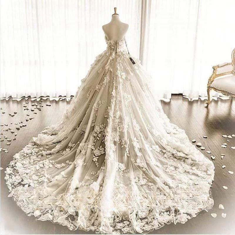 3D ดอกไม้ Appliques ชุดแต่งงานชุดราตรีชุดเจ้าสาวยาวรถไฟโรแมนติกชุดเจ้าสาว Vestidos De Novia