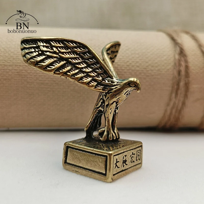 Z litego mosiądzu w stylu Vintage szczęście Eagle uszczelnienie figurki miniaturowe ozdoba na biurko domu dekoracja Feng Shui akcesoria