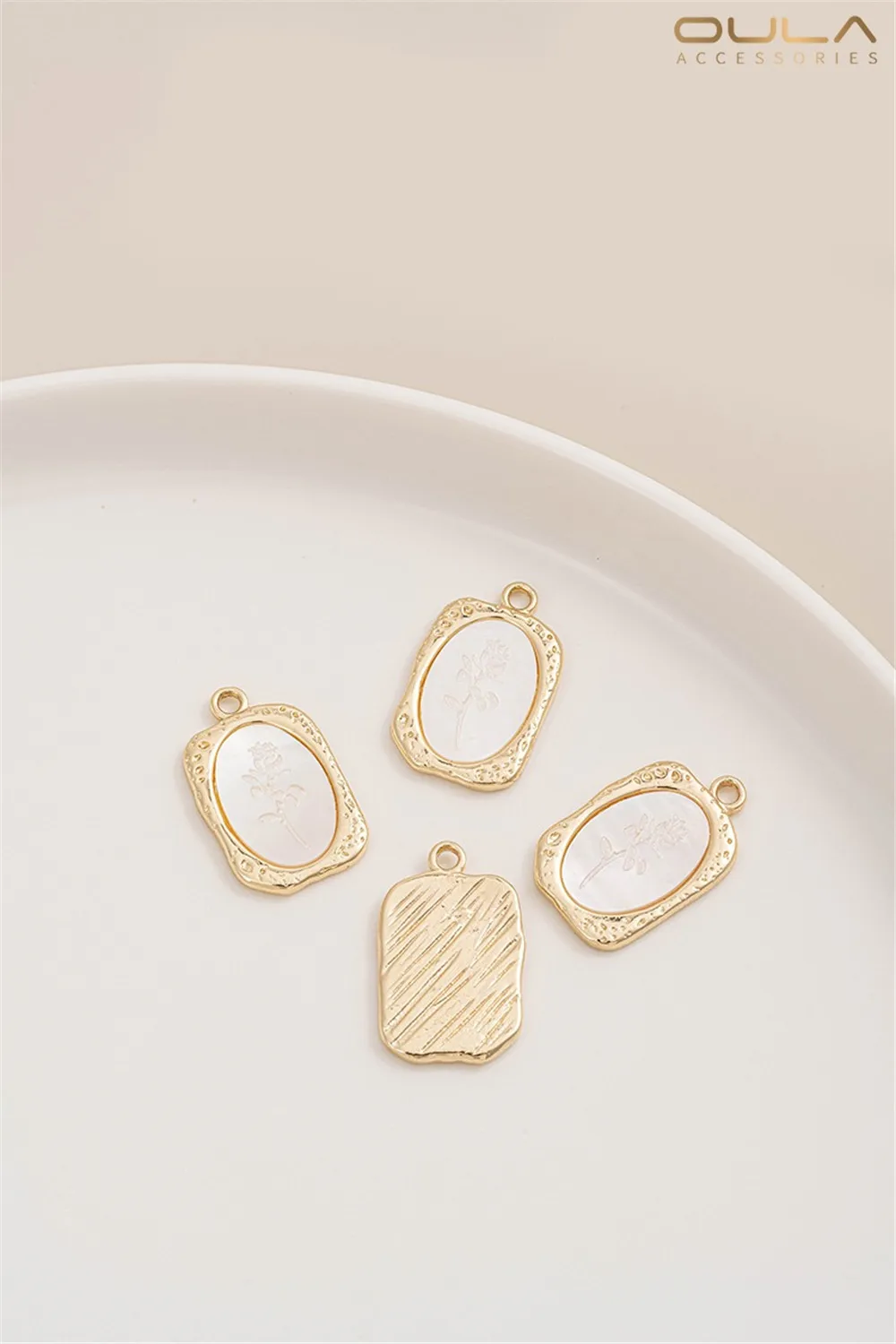 1PCS Natural Sea Scallop Rose Relief Rose Frame Pendant, 14K Gold Plated Color Retention Diy Chain Pendant