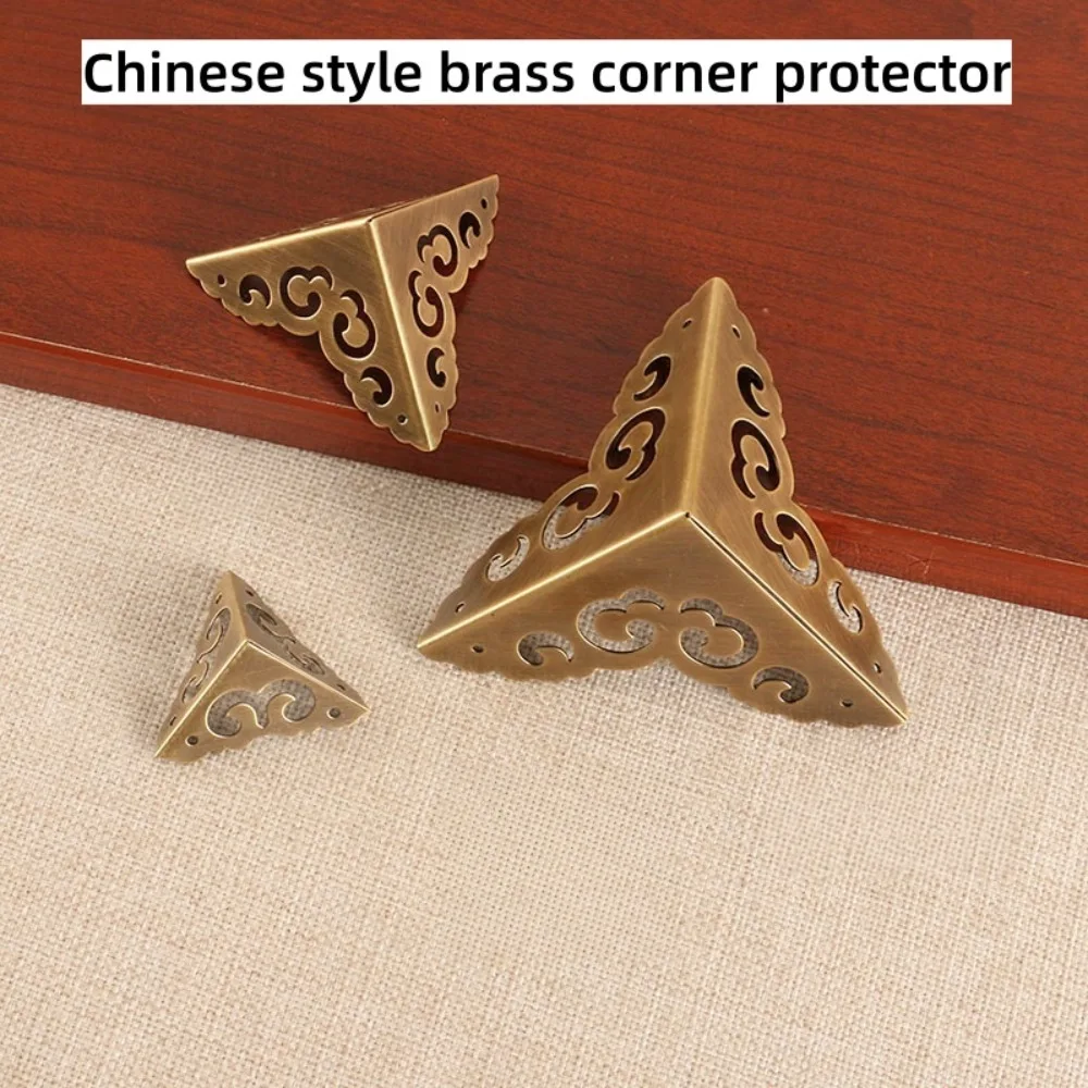2Pcs Vintage Hollow Carved Brass Corner Protector, Decorative Metal Triangle Corner Bracket Code, Anti-Collision Corner Guard
