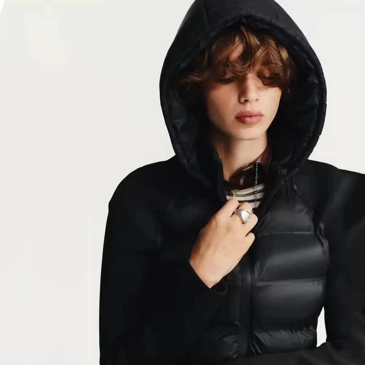 Faionable cálido algodón Jaet Long Sve prendas de vestir exteriores de mujer otoño nueva llegada tela de poliéster a prueba de viento cierre de cremallera con capucha