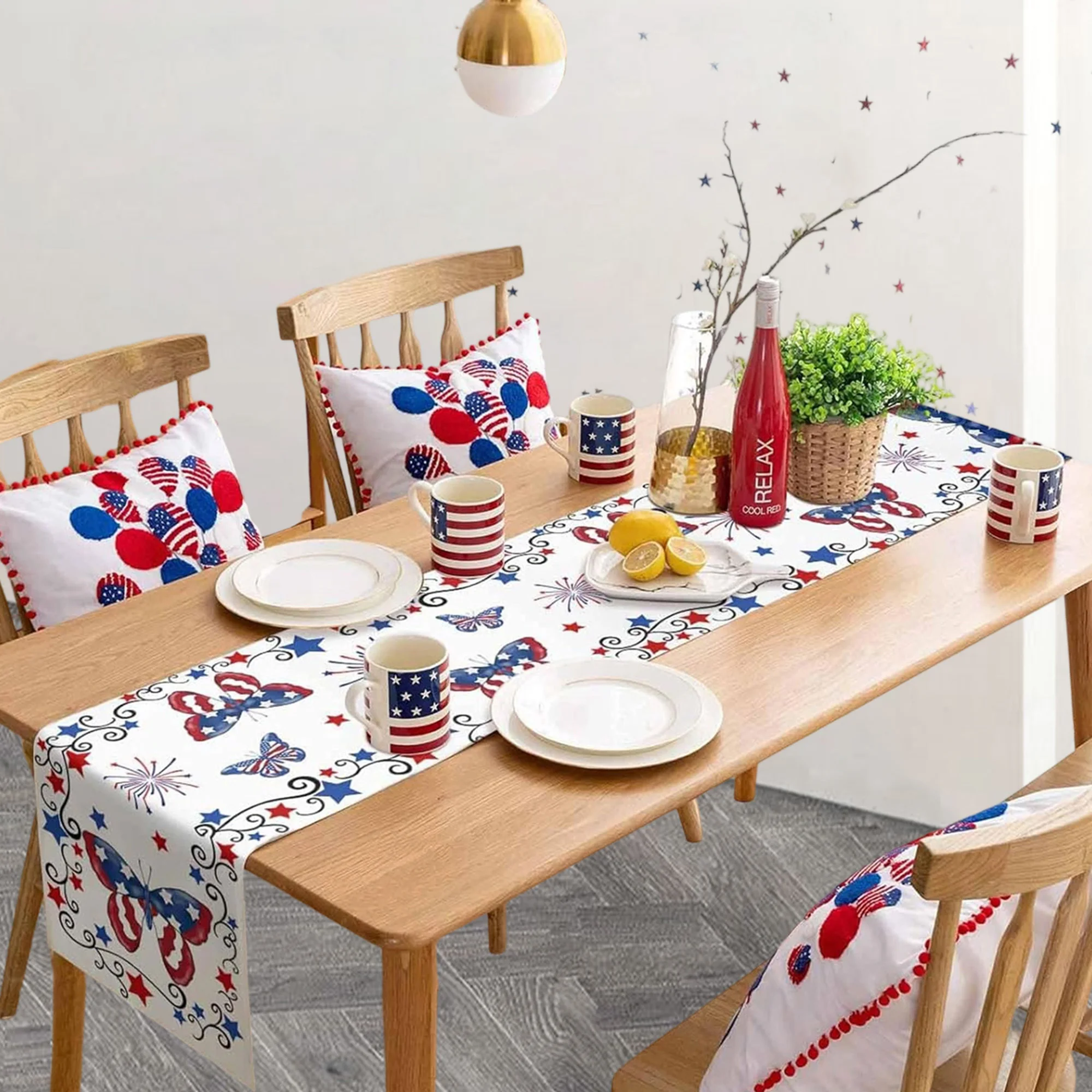Chemin de table patriotique étoiles et rayures rouges blanches et bleues pour la célébration du jour de l'indépendance et la décoration de la maison