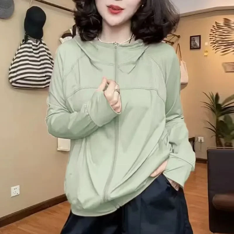 

Лето 2023, быстросохнущая солнцезащитная одежда из ледяного шелка, пальто, женская новая солнцезащитная рубашка с капюшоном, дышащая верхняя одежда, женские топы