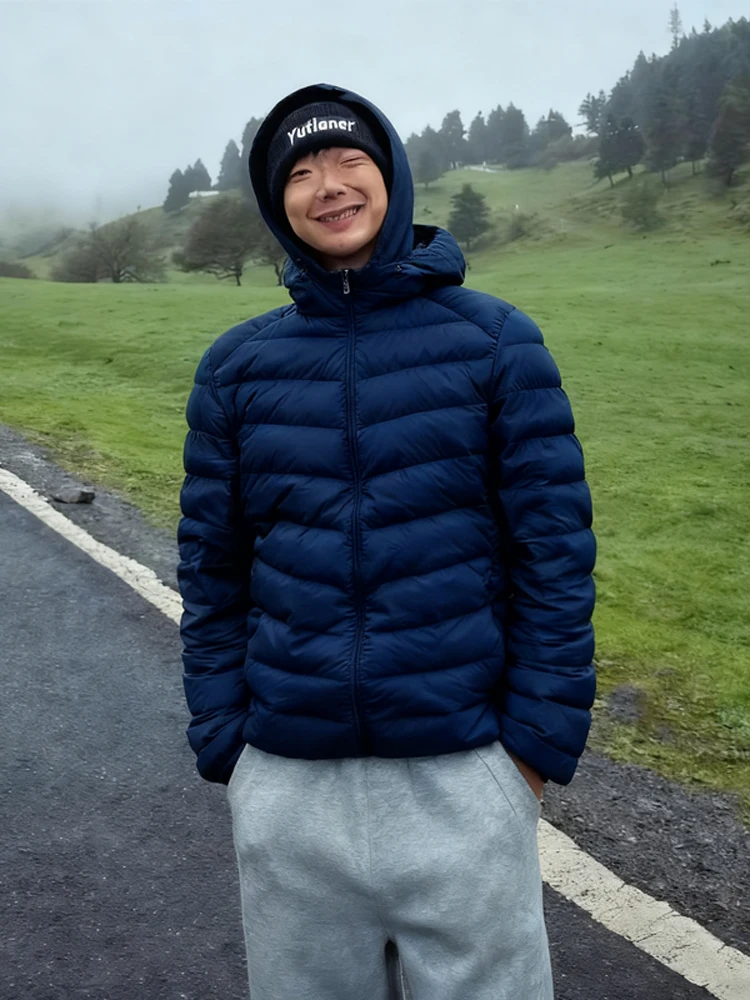 

Легкая мужская пуховая куртка для активного отдыха, ветрозащитная, морозостойкая, с капюшоном, в американском стиле, стандартный крой, белая, с наполнителем из пуха.