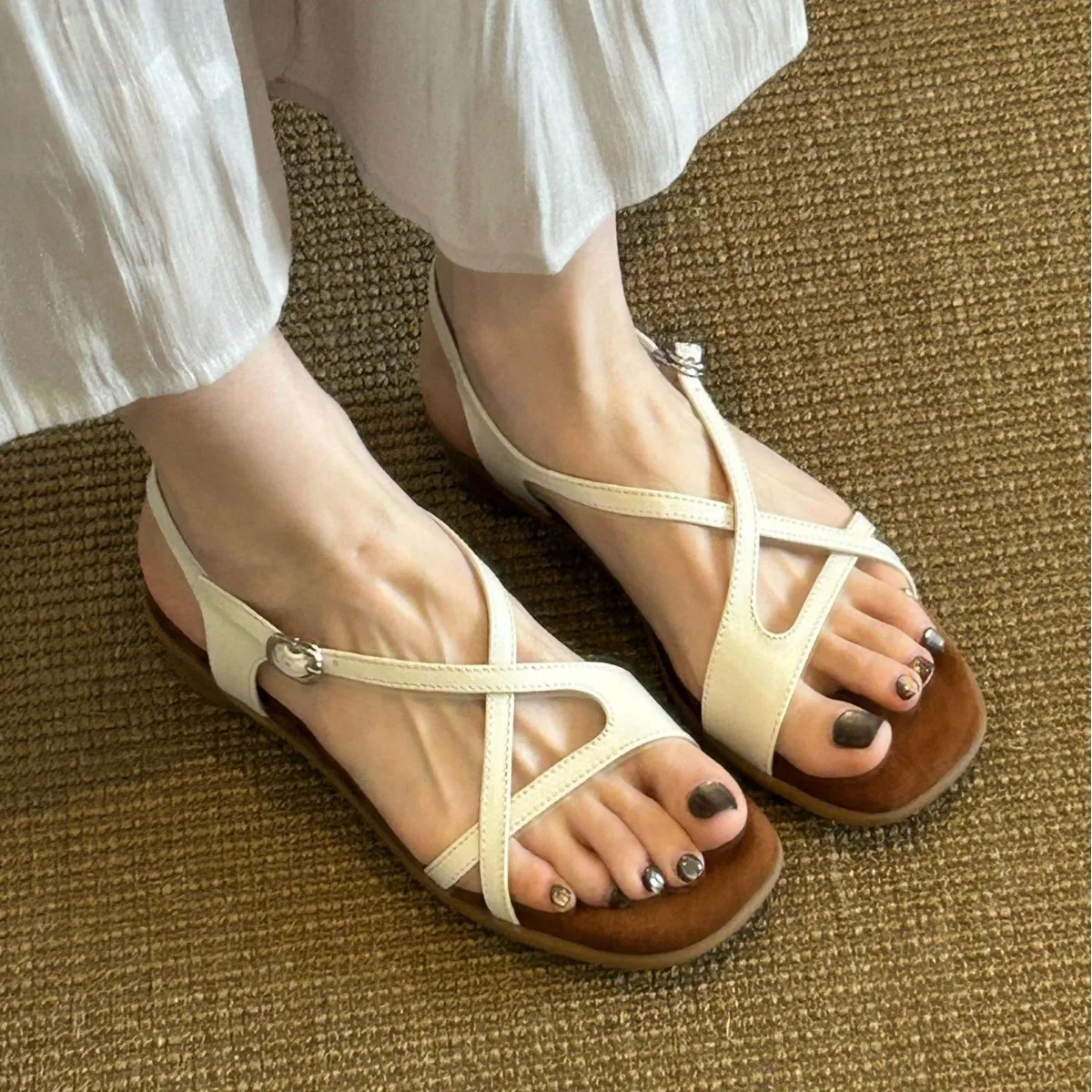 Women's retro top layer cowhide single button external wear exposed toe woven mid heel Roman sandals women's new style