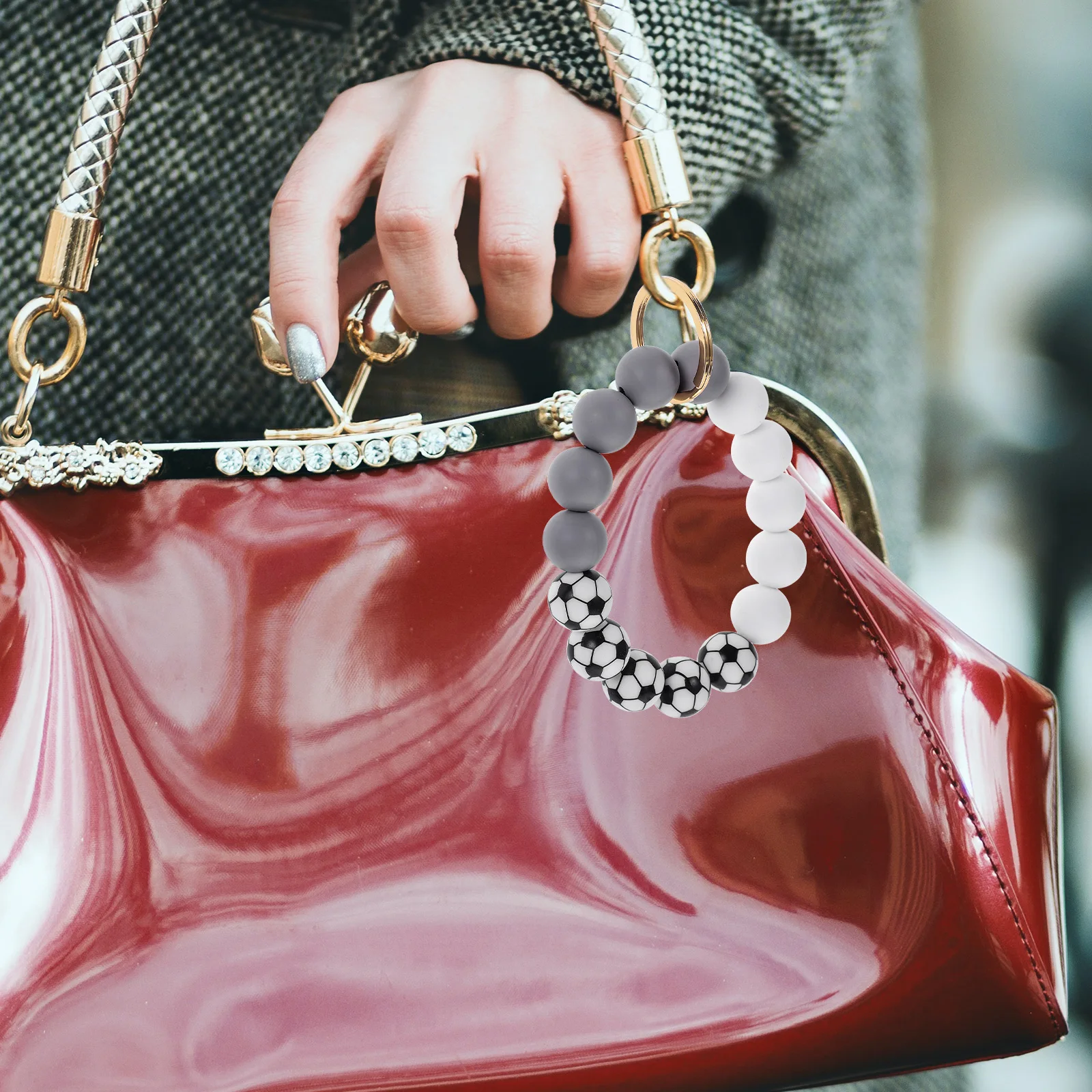 

Football Silicone Wristband Keychain Bracelet Durable Ring Design Multi-Function Key Holder Car Keychain for Men