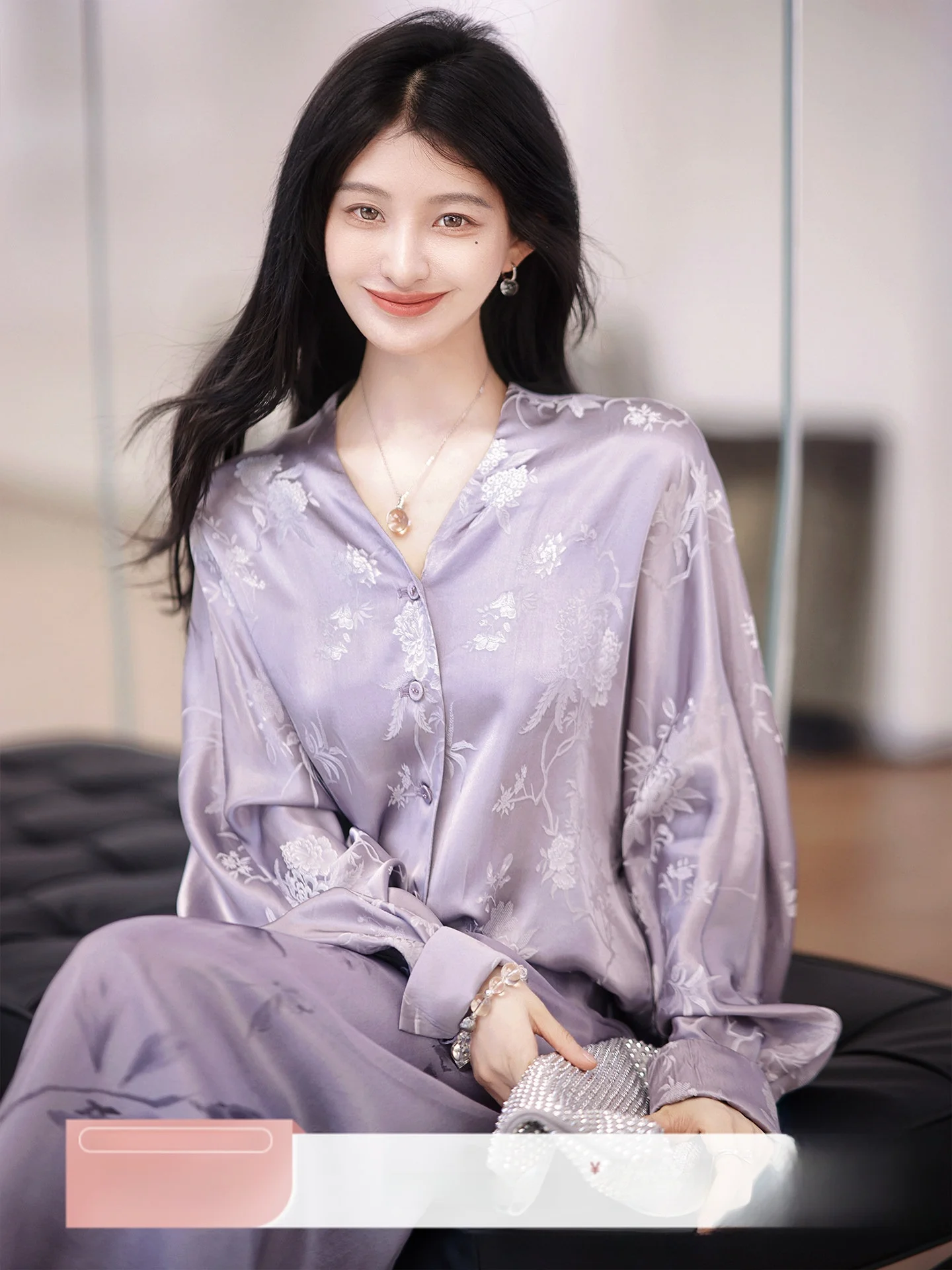 

Zhaoda Xi Silk Blouse Tulip Flower Design Natural Fiber Loose Fit Long Sleeve Women's Shirt Easy Care Spring Collection