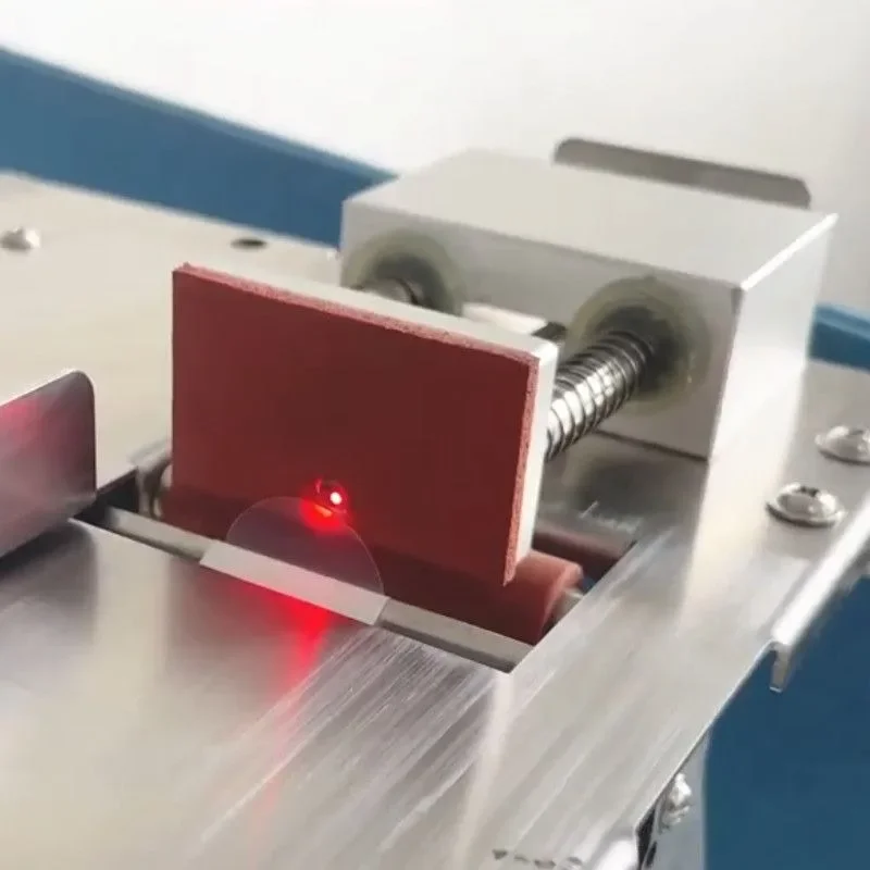 Right angle sealing label labeling machine, self-adhesive transparent label labeling equipment semi-automatic labeling machine