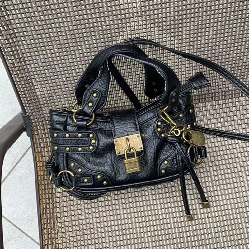 SHELKSBAG المرأة دراجة نارية Crossbody الكتف Y2k المسامير فاسق حقيبة الشارع موضة حقيبة يد صغيرة عالية الجودة حقائب حمل صغيرة