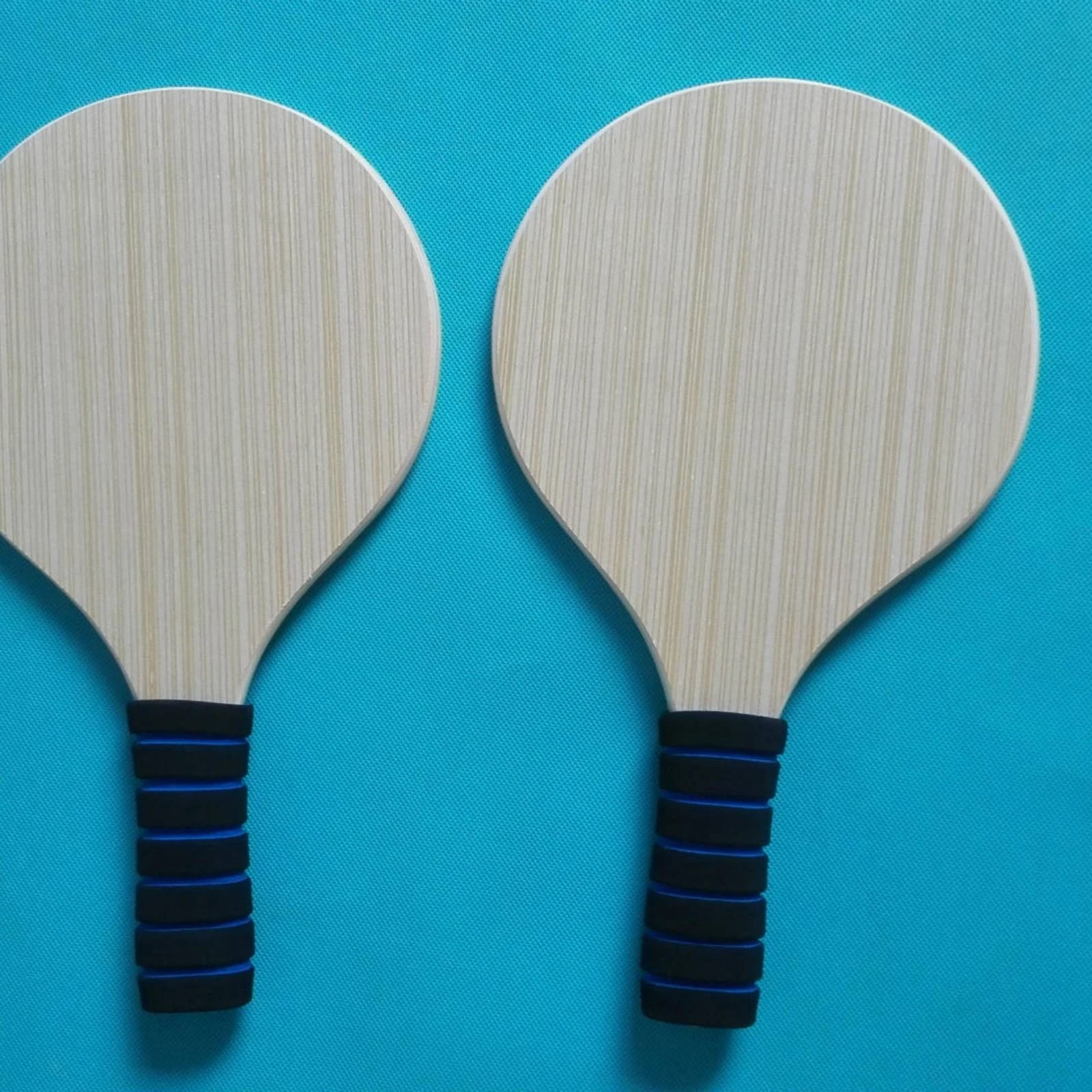 Wooden Beach Rackets Lightweight Beach Rackets with Bag Wooden Paddle Set Non-Slip Paddle Set with Balls Cushioned for Families - view 5