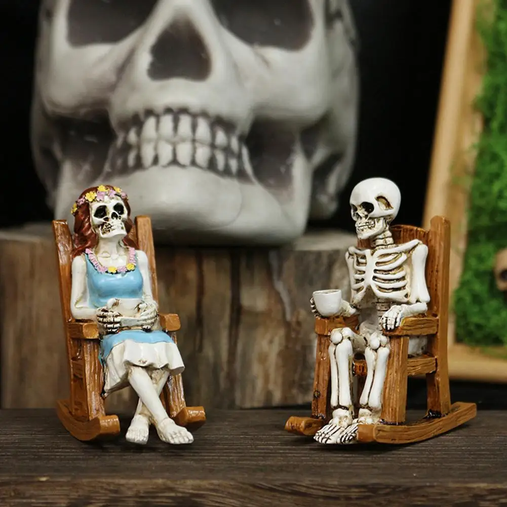 Indoor Outdoor Resin Art Skeleton Couple Figurine Resin Ornament Male Female Skeleton Statue on Chair Halloween Mantel Shelf