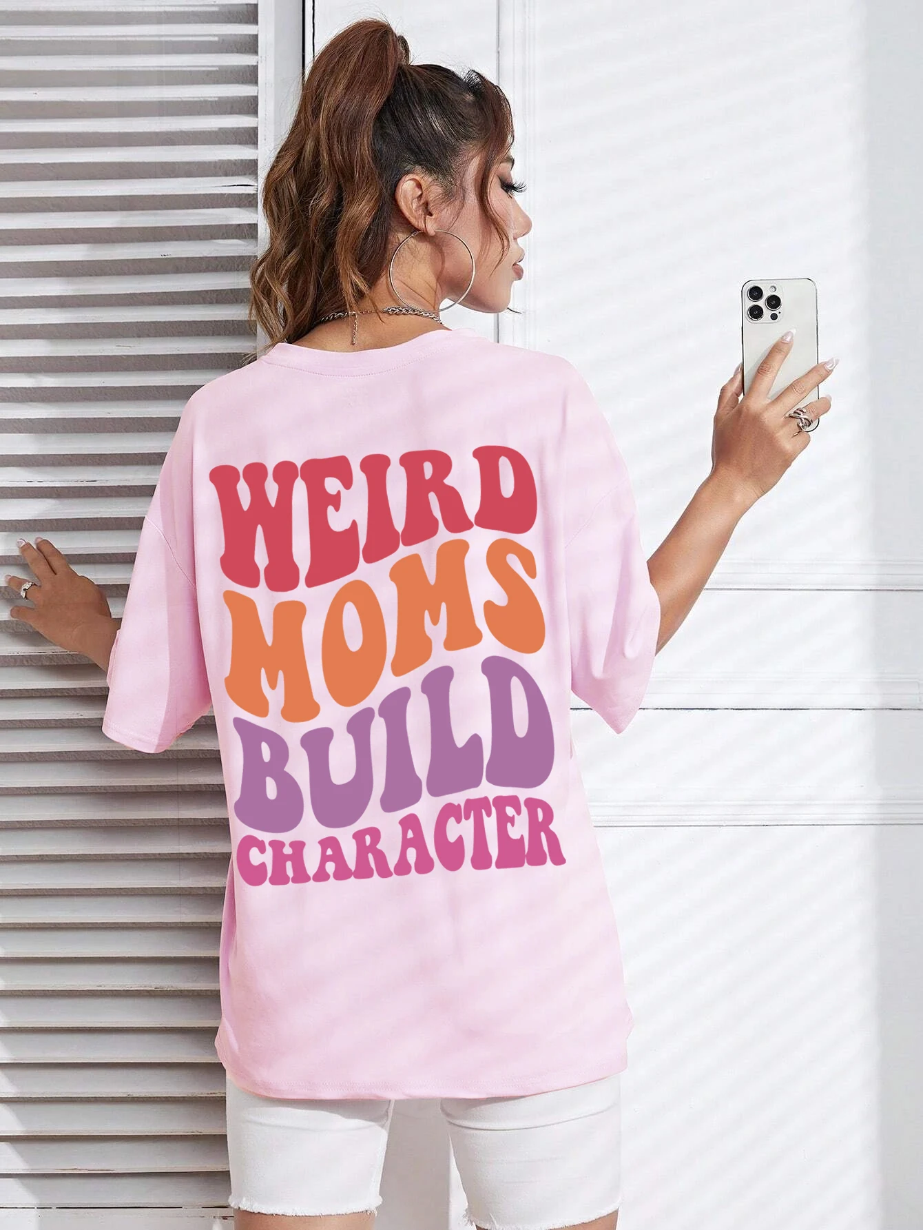 เสื้อยืดลาย Weird Moms Build Character สำหรับผู้หญิง สไตล์สตรีทลำลอง เสื้อยืดฮิปฮอป เข้าได้กับทุกชุด เสื้อผ้าฤดูร้อน ระบายอากาศได้ดี แขนสั้น