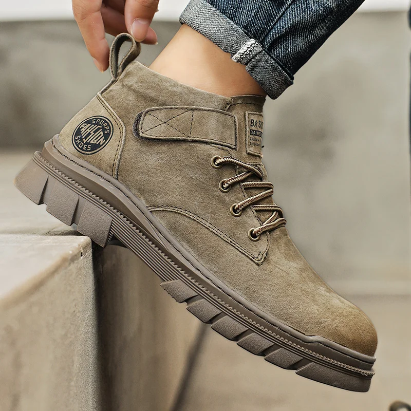 Pareja de botas amarillas grandes de cuero: 2025 nuevos zapatos de otoño e invierno para hombres, botas cortas de estilo británico, bota alta con suela gruesa