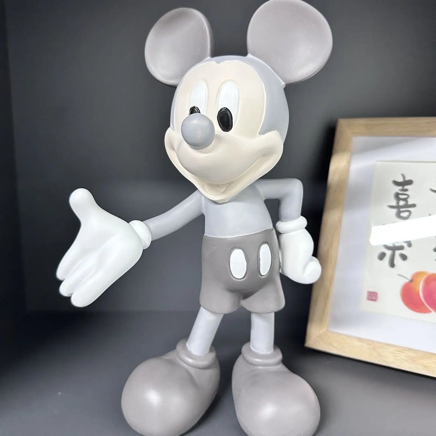 Imagem -06 - Disney-mickey Mouse Estátua para Home Decor Escultura Cartoon Anime Modelo de Resina Enfeites de Casa Marca de Moda Bem-vindo Postura