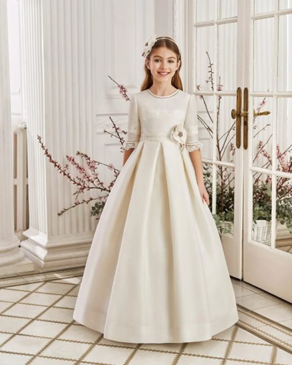 Custom Satin Flower Girl Gown 2026 Luxury Round Neck Pearl Trim Embroidered Lace Dress Children's Formal Wedding Party Dress