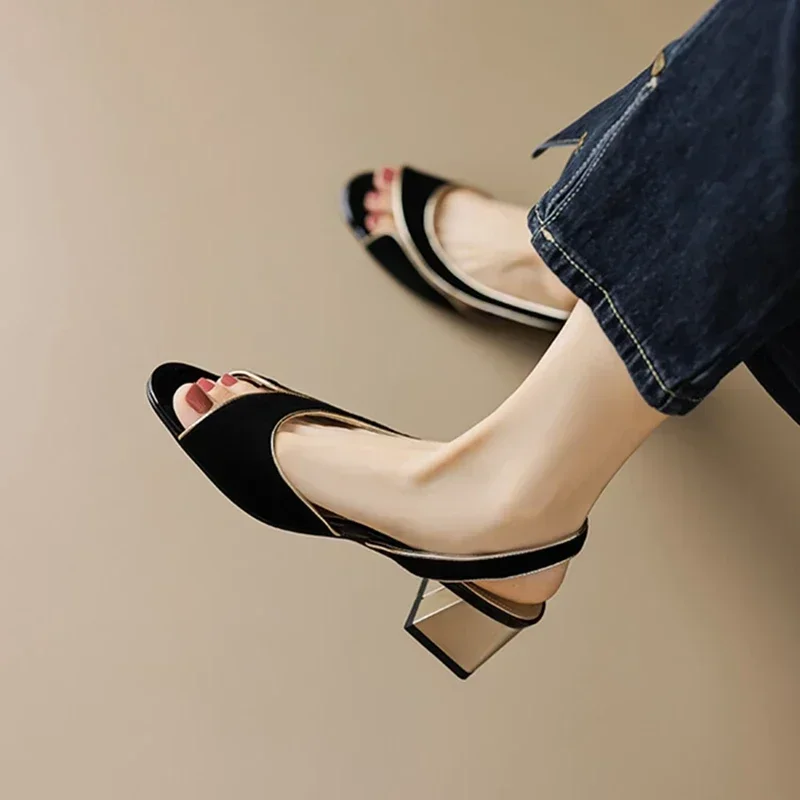 Sandal perempuan musim panas, sandal domba Suede kulit hitam Slingback jari Terbuka Hak Chunky, desainer Ringkas