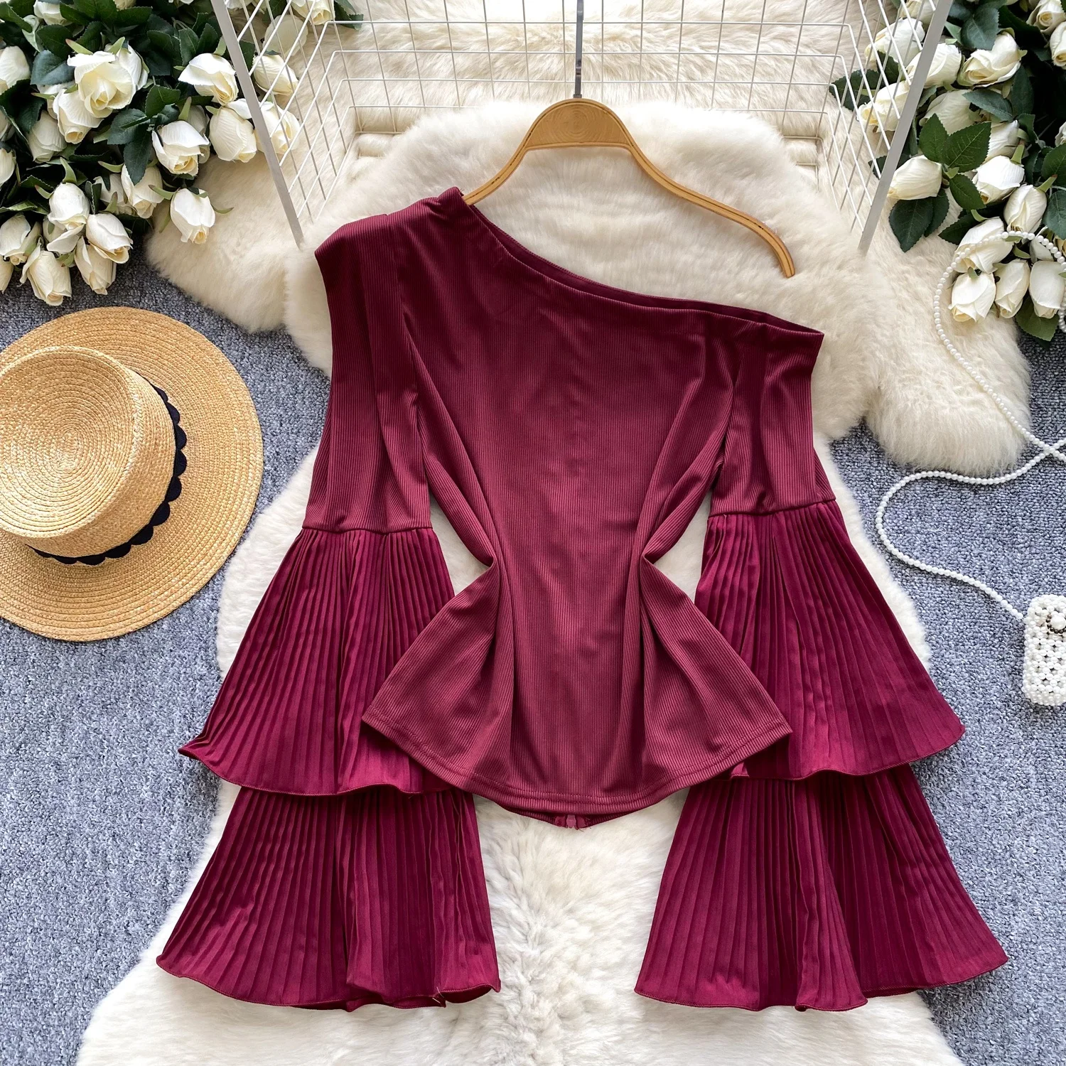 

Clothland женская винтажная блузка с косым воротником нестандартного дизайна с расклешенными рукавами укороченный топ в стиле ретро женская шикарная сексуальная рубашка топы Mujer LB361