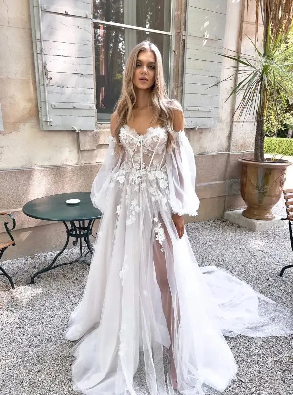 Elegant Sweetheart Lace Applique 3D Flower A Line Wedding Dresses Detachable Puff Sleeves Side Slit Boho Beach Bridal Rode De