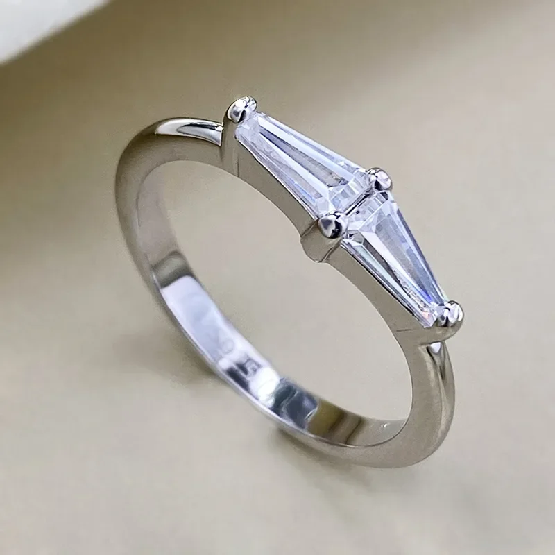 

2024 S925 sterling silver ring with zircon inlay for a sense of luxury, simple and fashionable ring for women's high-end