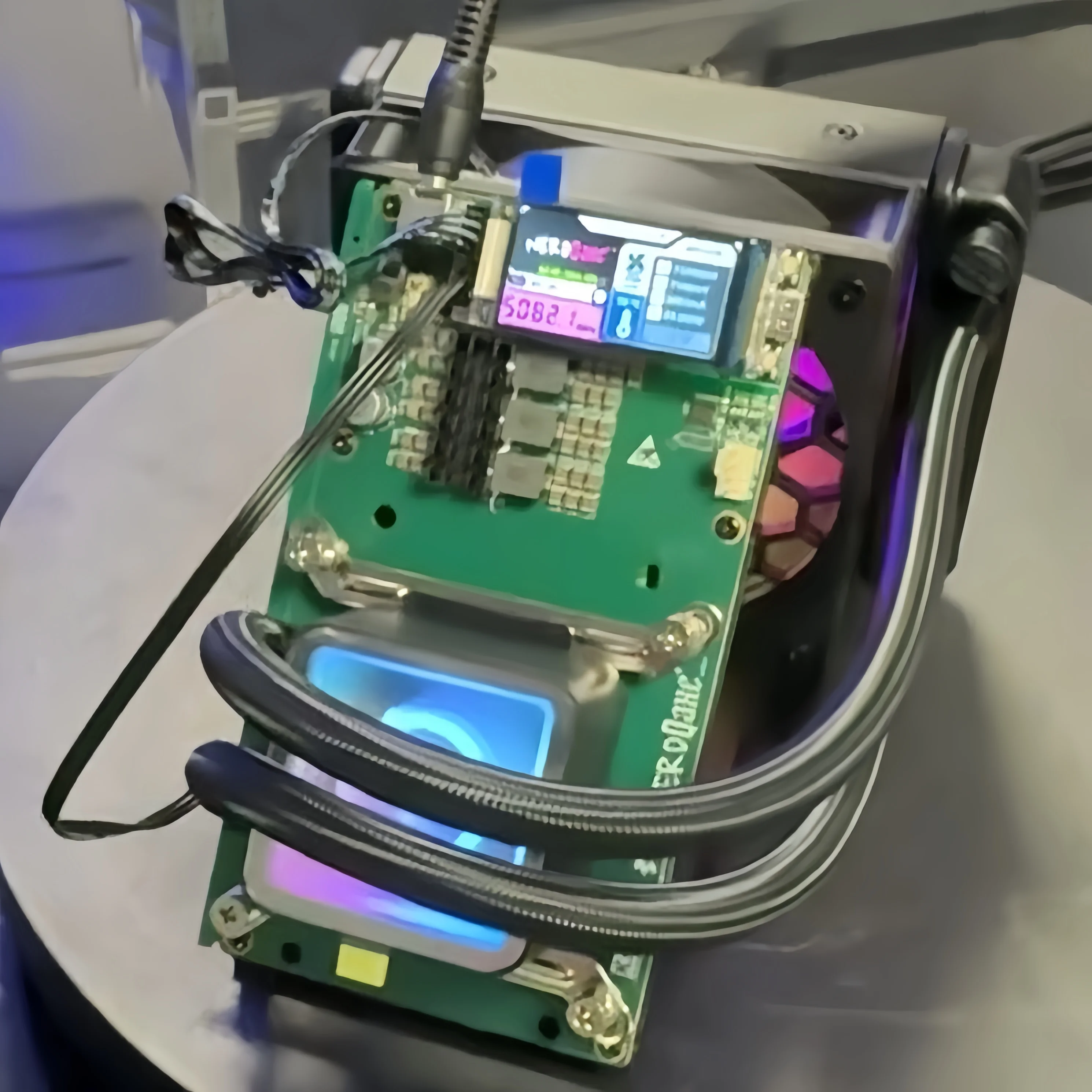 

Bitaxe Miner NerdQaxe++ 4,8Th/s | 4шт BM1370 | 78W 2.4G WiFi Hydr Жидкостный охладитель Bitcoin Miner