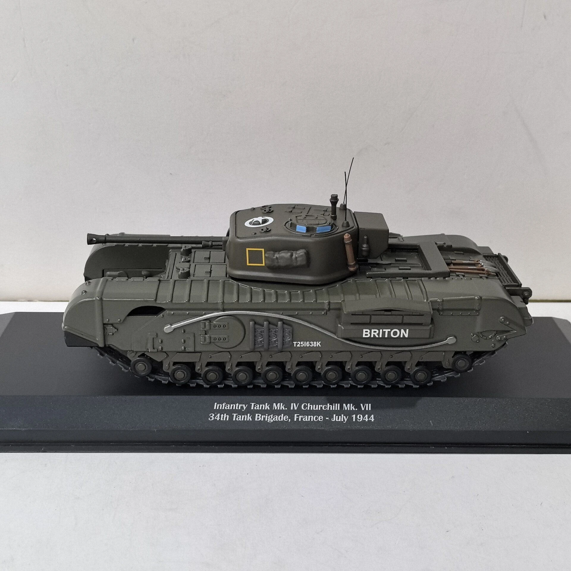 1/43 Infantry Tank Mk. IV Churchill Mk. VII 1944 (alloy（main body）+plastic material) model ornament