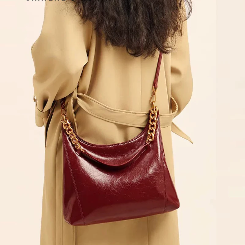 

Red Women's Bag Shoulder Bag 2025 New High-Quality Shiny Leather Bride's Wedding Armpit Bag Daily Crossbody Bag