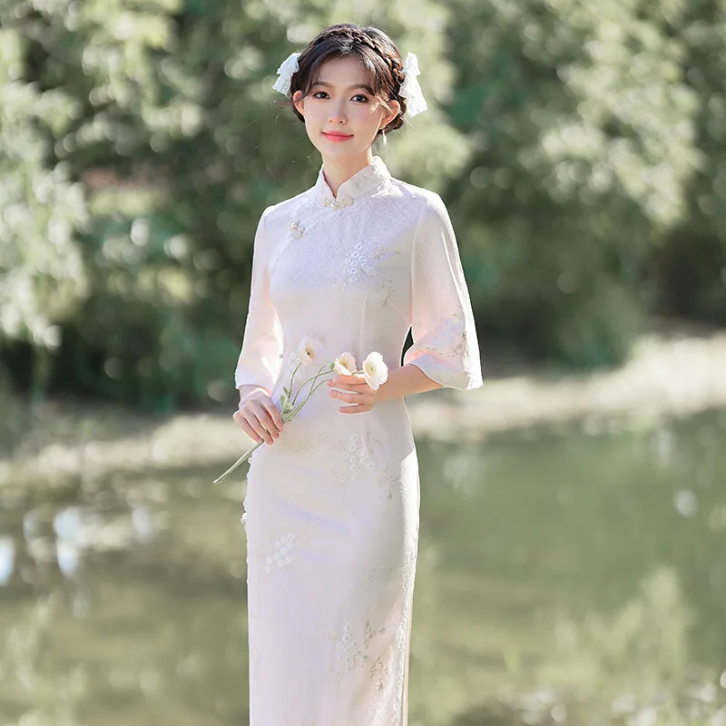 2024 Spring Elegant Commuting Young Girls Daily Improved Cheongsam Slim Lace Embroidered Qipao Chinese Style Dress for Women