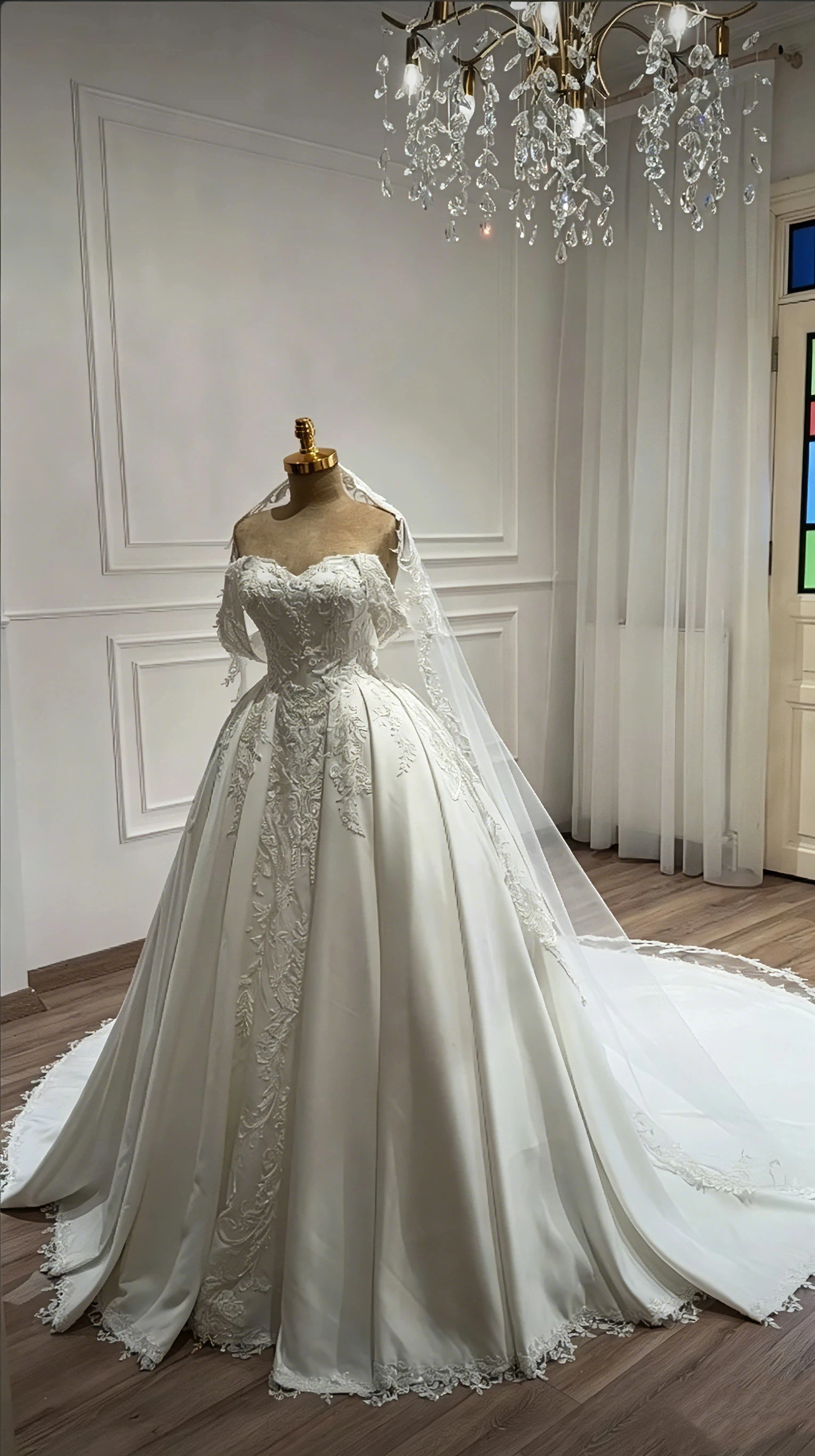 

Luxury Off Shoulder High Waist Satin Ball Gown Wedding Dress Lace Appliques Bridal Gown With Train Vestido De Novia Customized