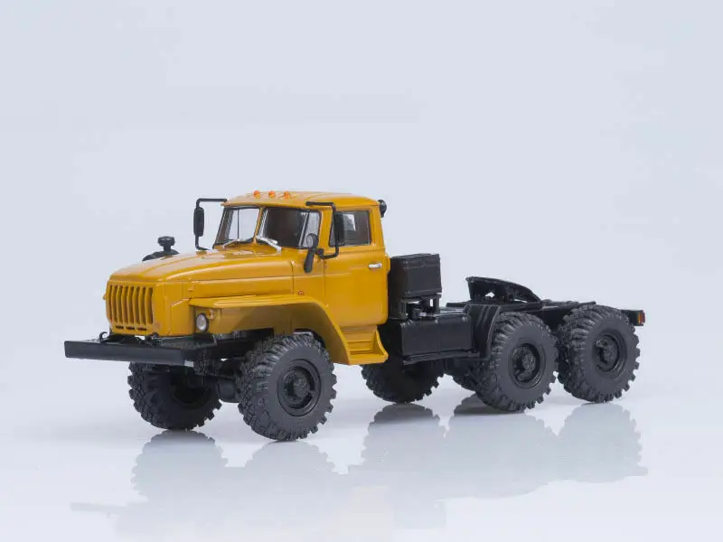 NEW EAC AUTOHISTORY 1 43 URAL 44202-0311-31 Truck TRACTOR Diecast model for collection gift