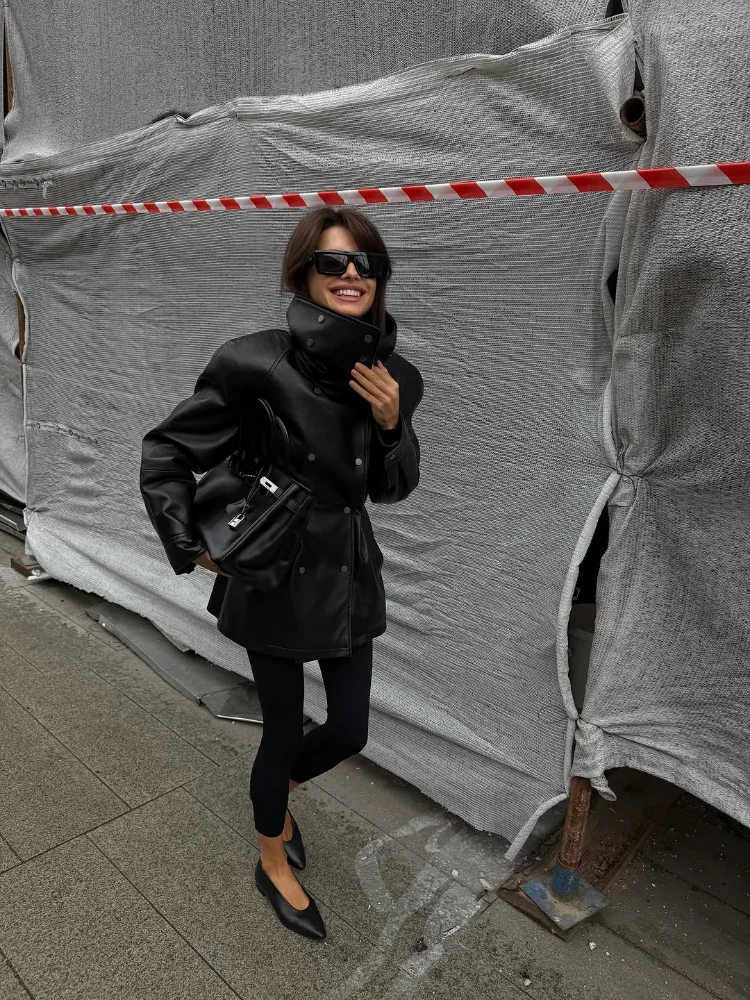 سترة نسائية كاجوال من الجلد باللون الأسود مزدوجة الصدر وأكمام طويلة وياقة واقفة معطف 2026 ملابس مكتبية عصرية للتنقل جديد