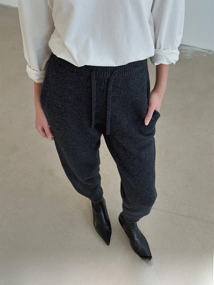

SOTHEA Luxury Minimalist Cashmere Knitted Thickened Warm Tapered Casual Pants Women's Comfortable Fit Elastic Waist Woolen